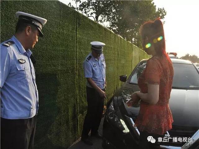 铁血使命，面对艾滋嫌犯受伤流血，民警的坚守与担当